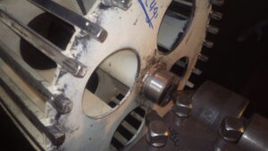 głowica napędzająca przenośnik taśmowy w fabryce piwa